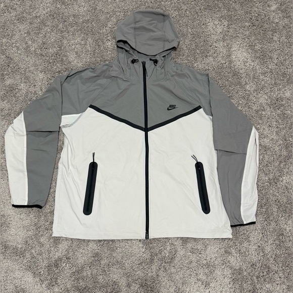 NIKE‎ TECH WINDRUNNER WOVEN FULL-ZIP JACKET HM7151-014 Mens Size XS - Picture 1 of 4